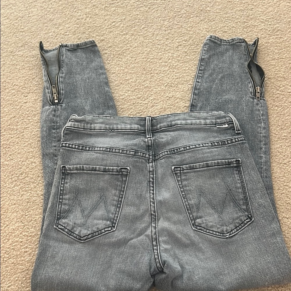 Mother Swooner zip jeans in Static wash - Picture 3 of 9